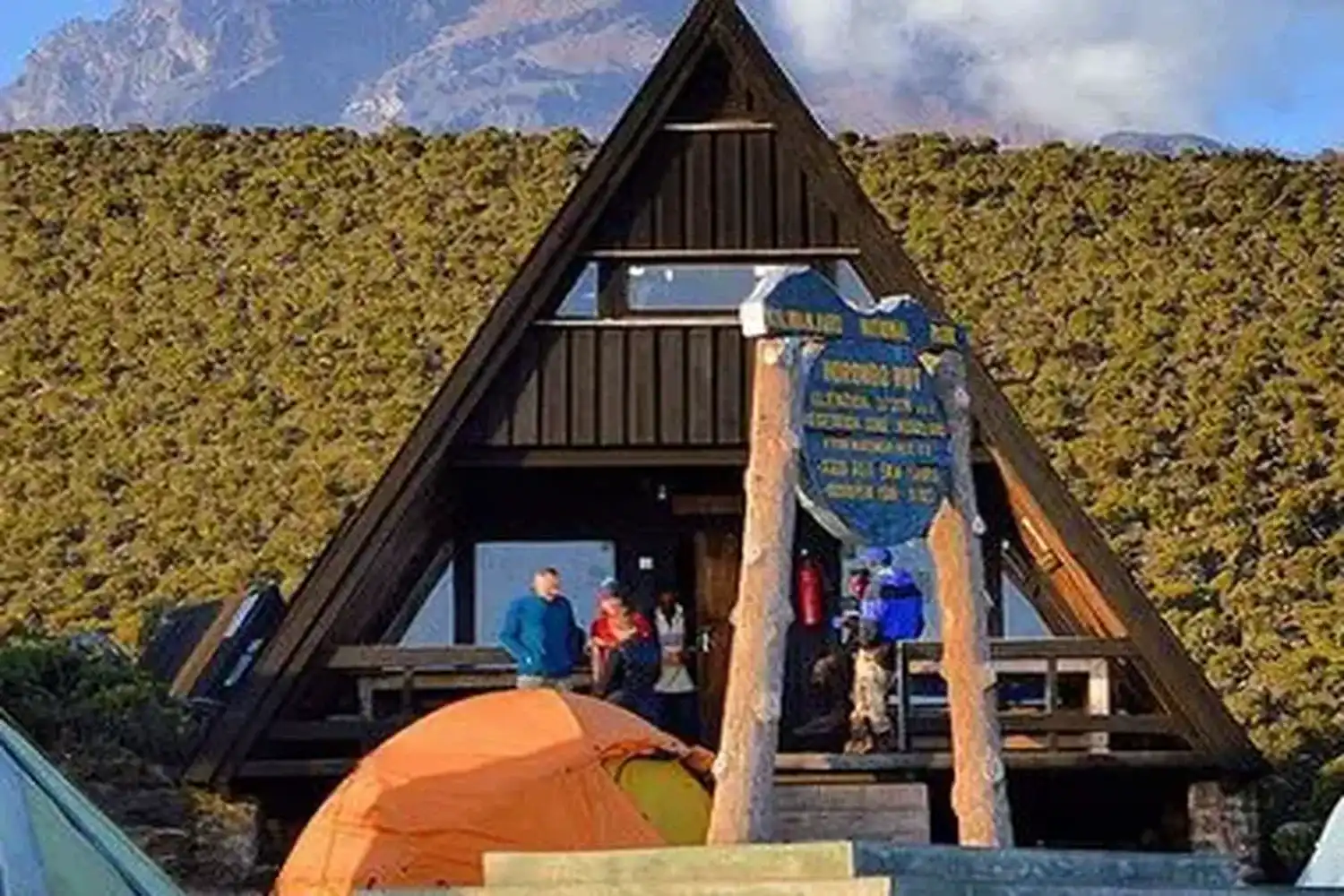 เส้นทาง Marangu ของ Mount Kilimanjaro Route Vs UMBWE - คู่มือเปรียบเทียบที่สมบูรณ์