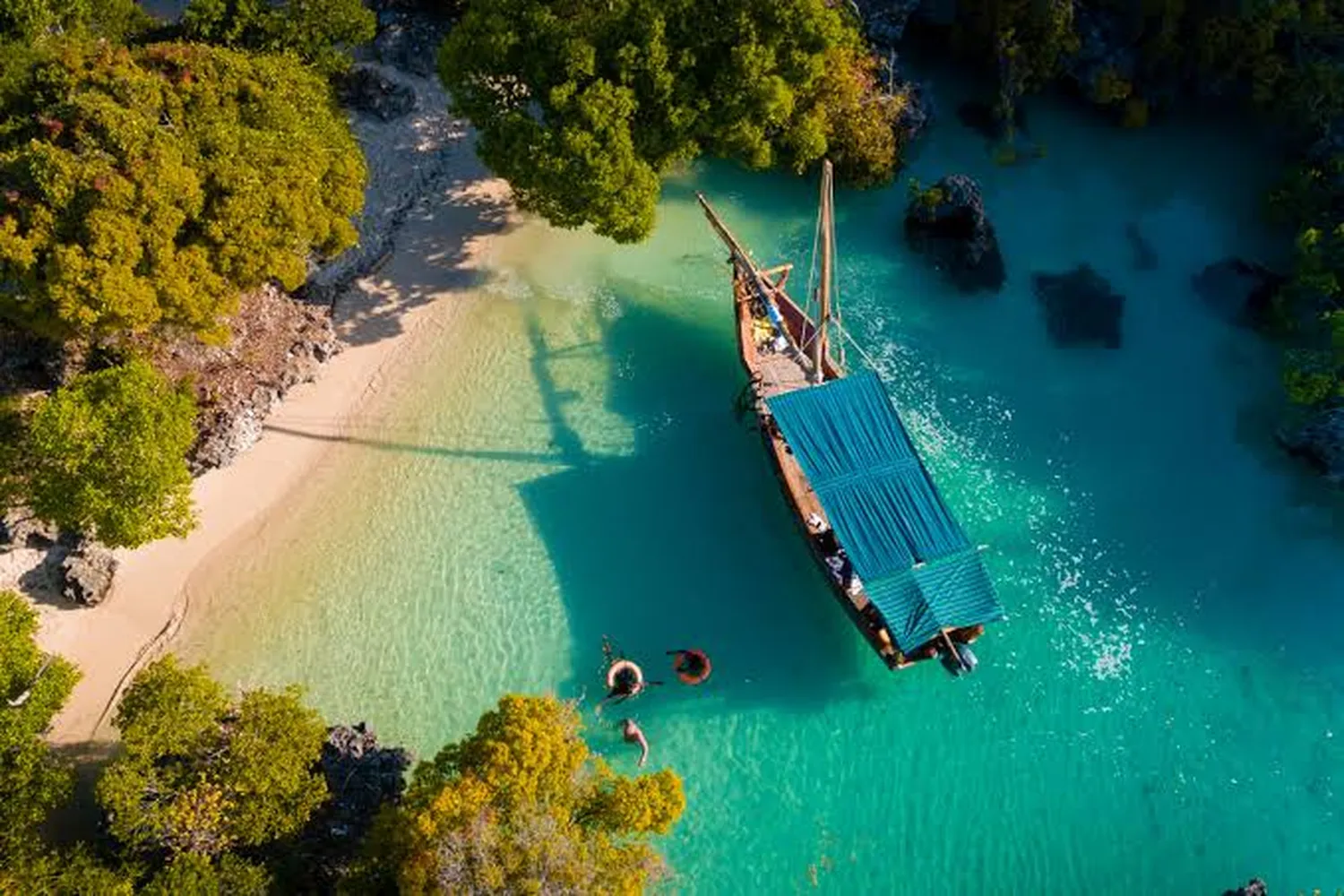 6-day bush and beach Tanzania safari package combining wildlife safari with a Zanzibar Indian Ocean beach stay