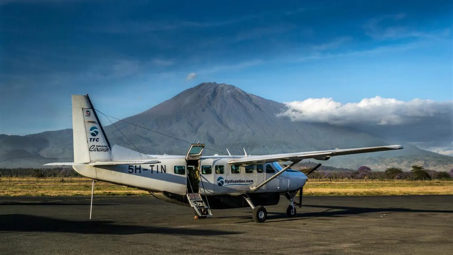 flight from Serengeti to Zanzibar after 6 day safari