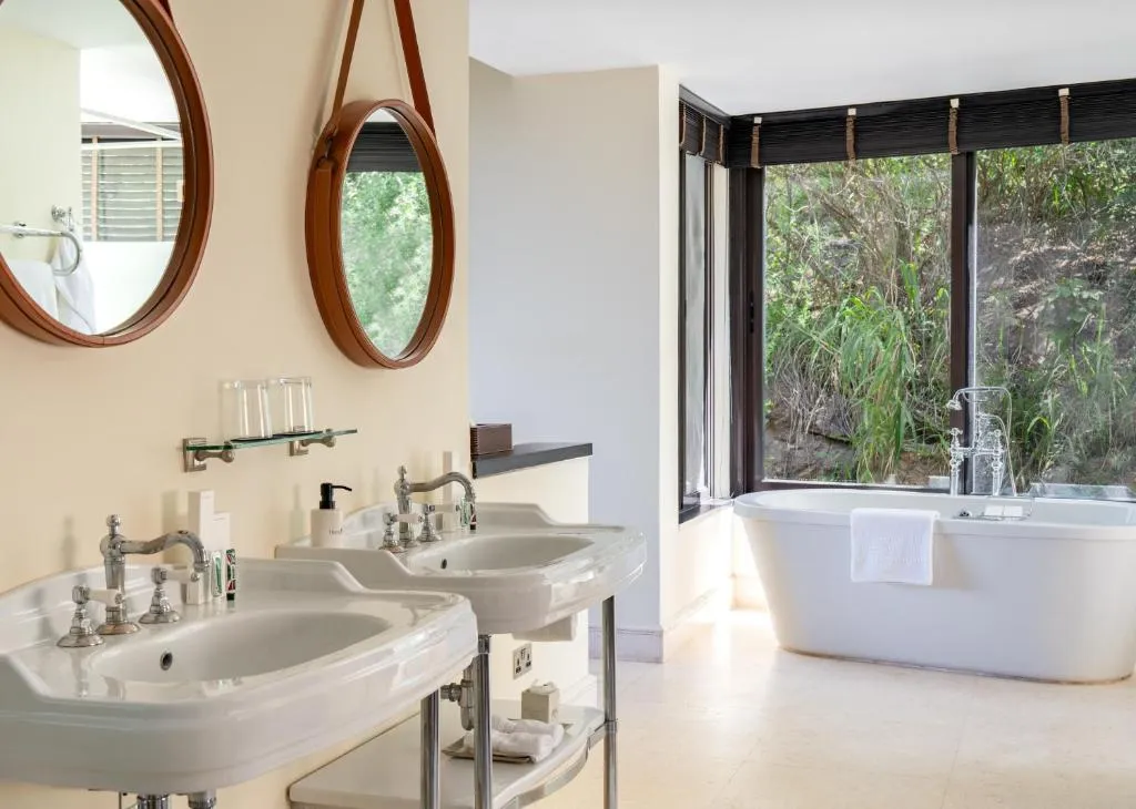 4 Days Serengeti Fly-in Luxury Safari from Zanzibar