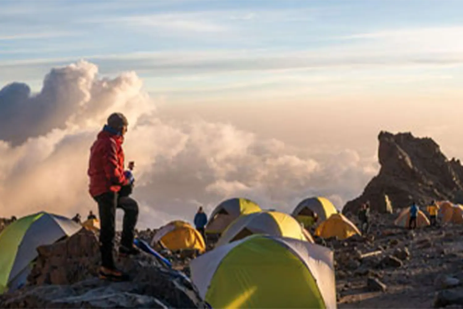 6 dies Grup del Mont Kilimanjaro unint-se per la ruta Marangu