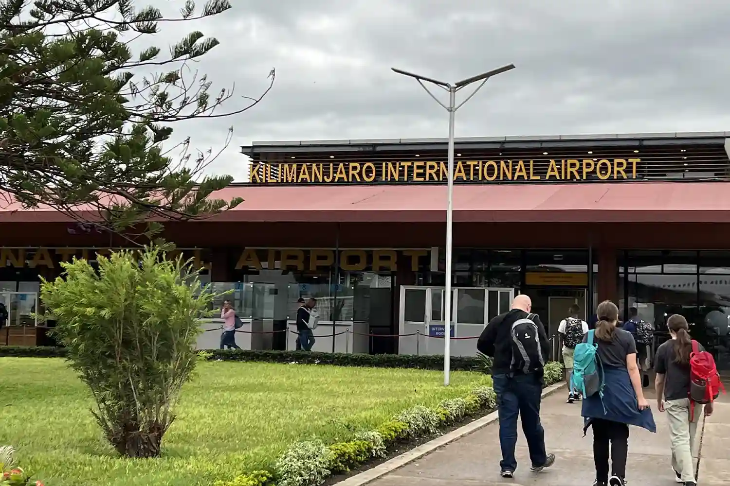 Trasferimento conveniente dall'aeroporto internazionale di Kilimanjaro (KIA) a Moshi o Arusha (ritiro e riconsegna)