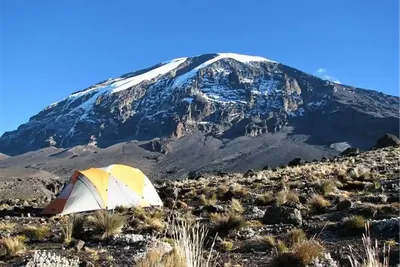 Mawenzi Peak Mt Kilimanjaro - การประชุมสุดยอดที่สูงเป็นอันดับสองของ Kilimanjaro