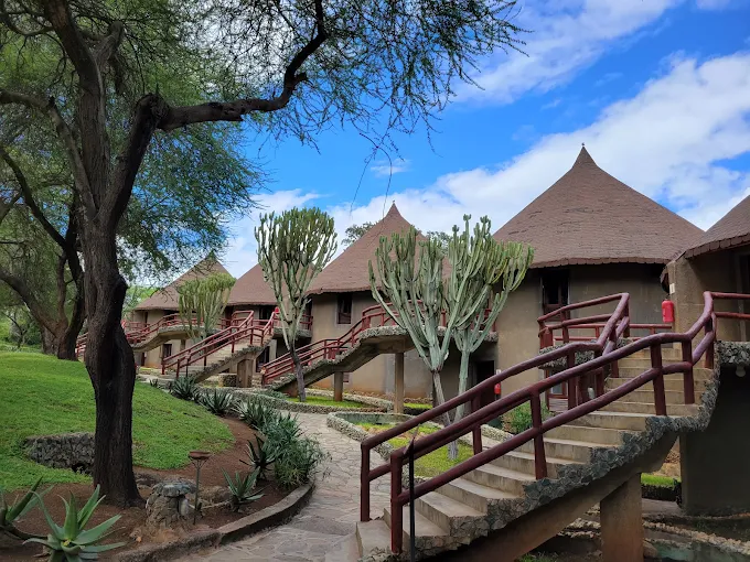 Mid-Range Lodge Lake Manyara Ngorongoro