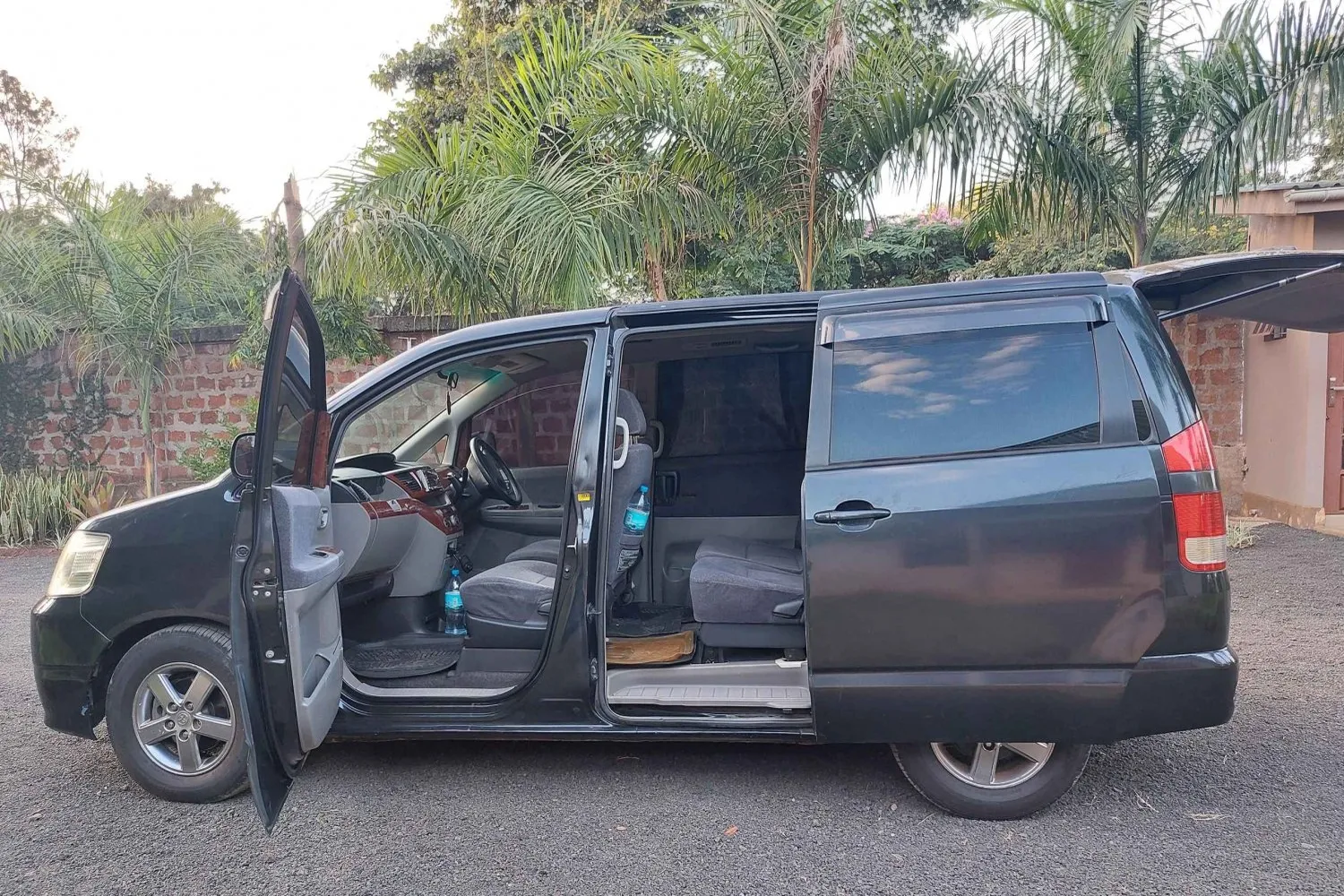 ታንዛኒያ ኪሊማንጃሮ አየር ማረፊያ የማስተላለፊያ ተሽከርካሪ