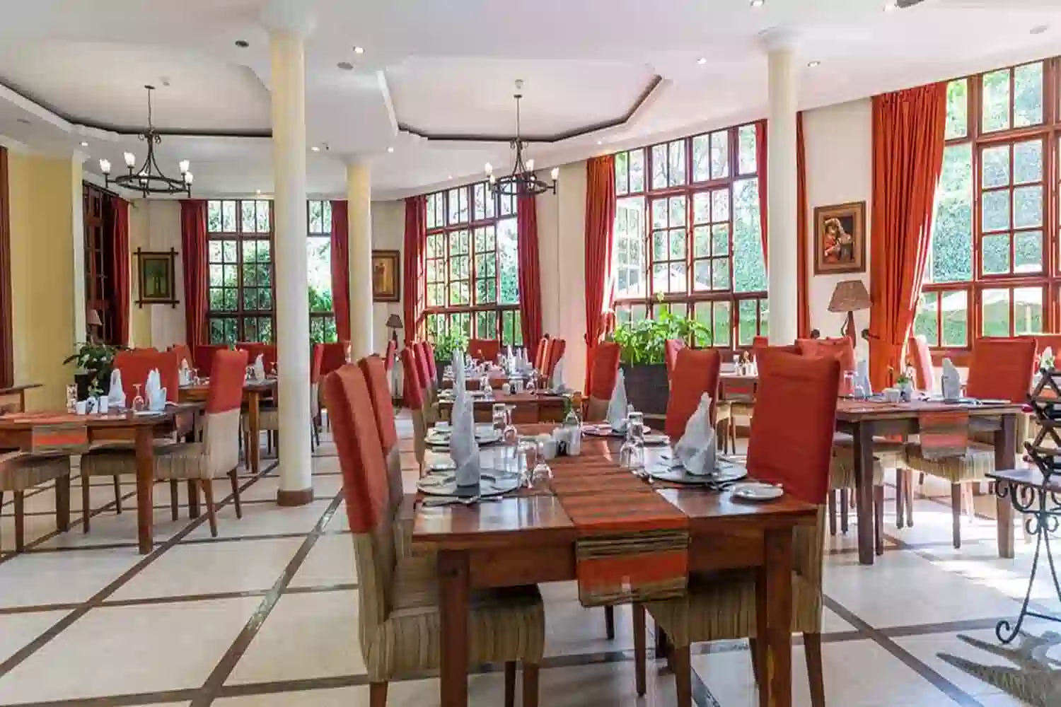 የታንዛኒያ የቅንጦት ሆቴል መመገቢያ