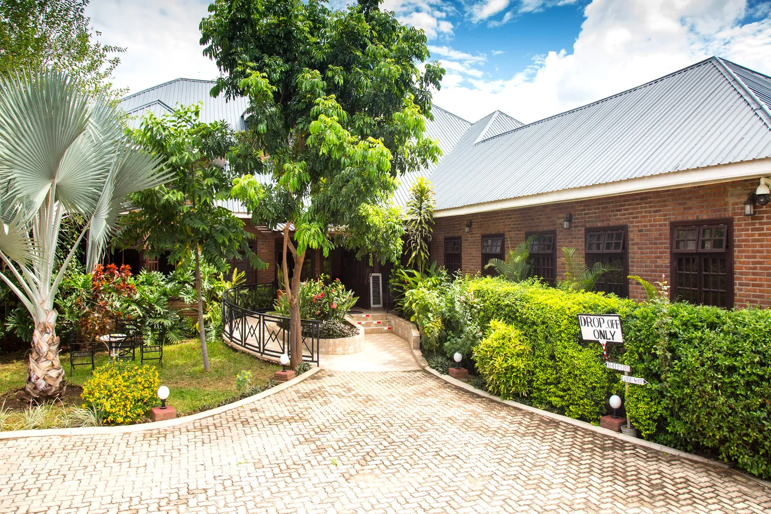 Savannah Tanzania Near Airport Planet Lodge