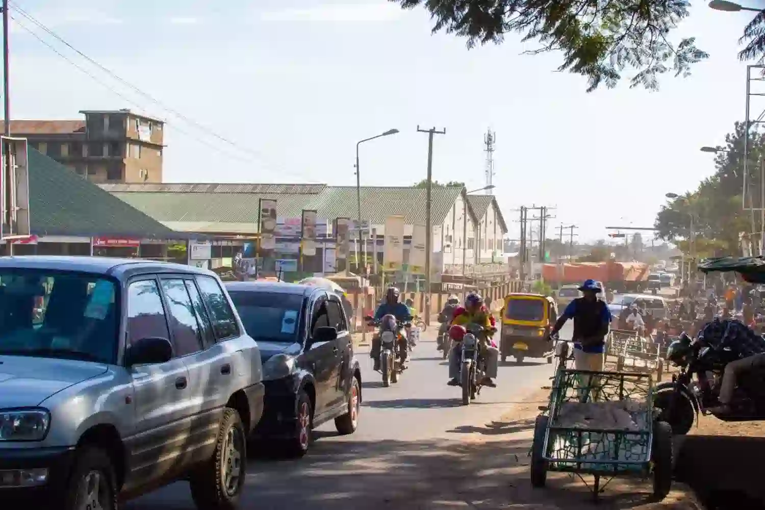 Transfer von KIA zum Mount Meru Hotel Arusha