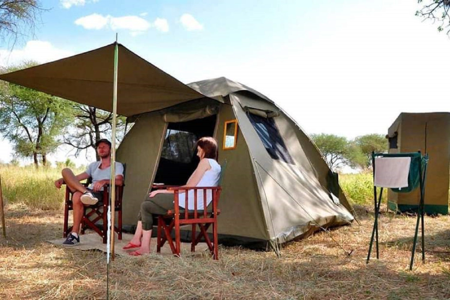 Paarcamping während des 4-tägigen Tansania-Budget-Safari-Tour-Pakets Paarcamping während des 4-tägigen Tansania-Budget-Safari-Tour-Pakets